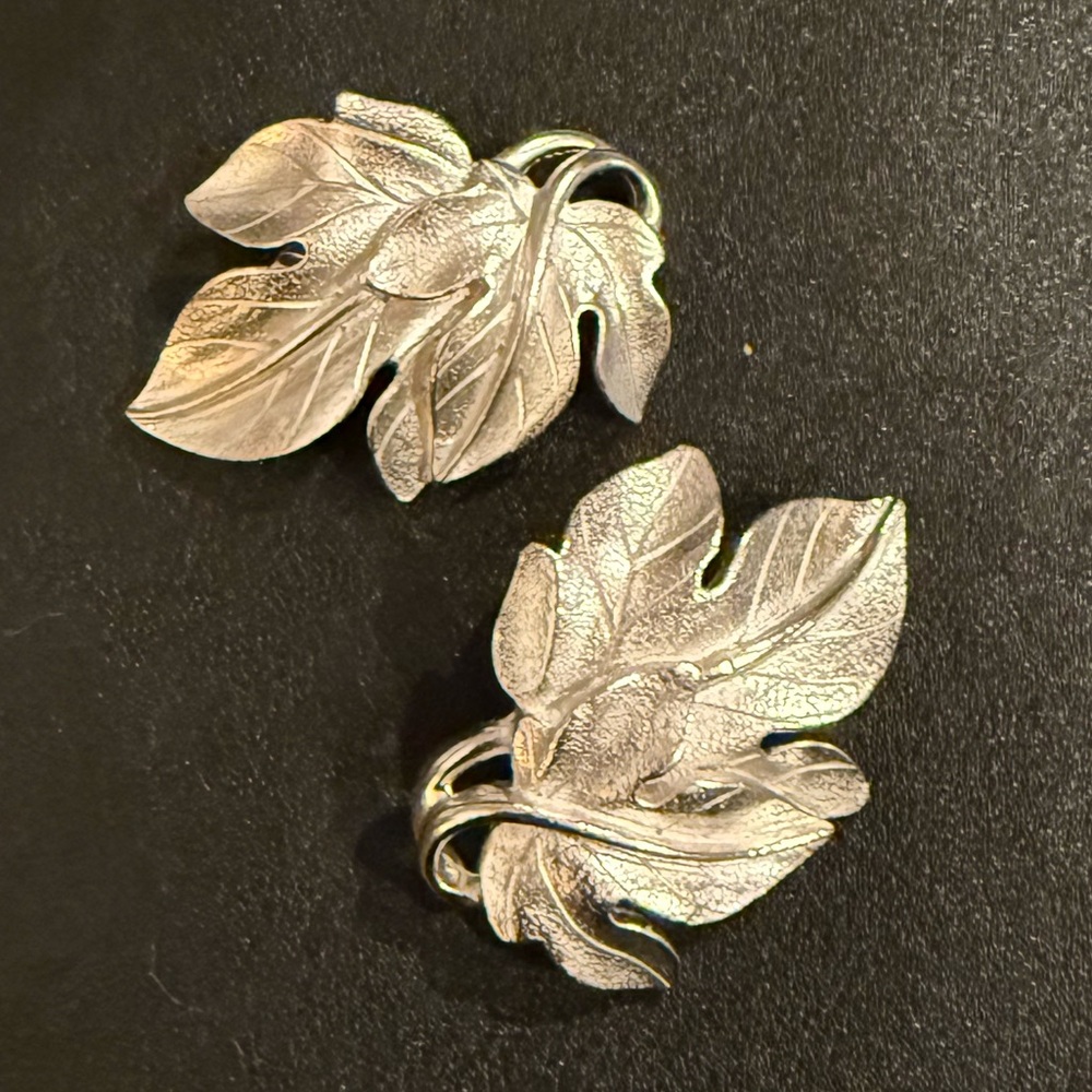Vintage Trifari Signed Kunio Matsumoto Brushed Silver Satin Color Clip Earrings